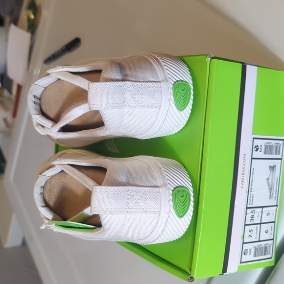 Cariuma (Off-White Canvas/White Sole) 7.5W - Picture 3 of 9